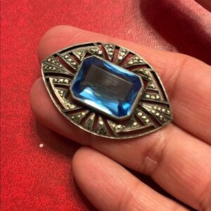 Vintage-Inspired Silver Brooch with Blue Glass Stone Art deco
